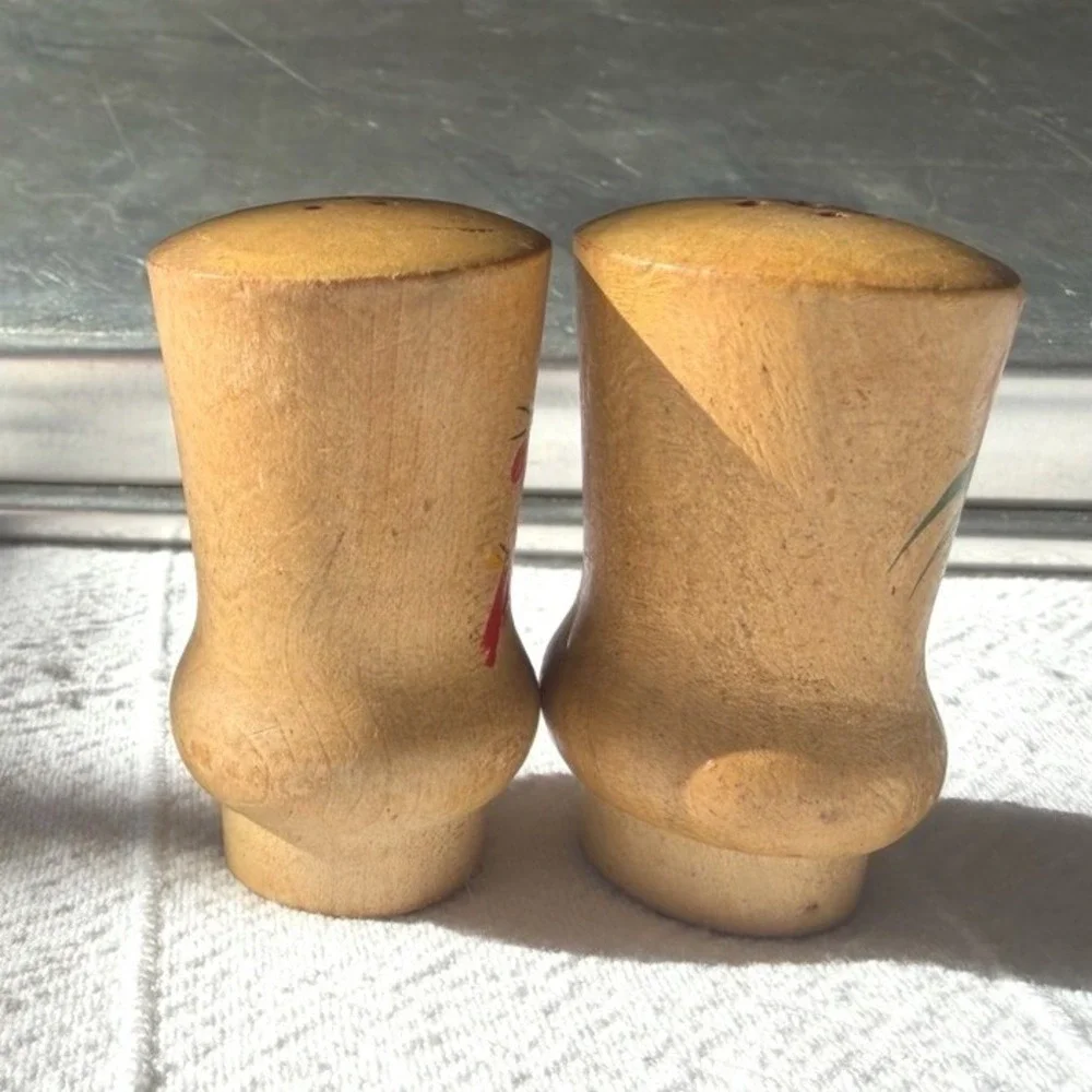 Vintage Wooden Rooster Salt‎ and Pepper Shakers Set Hand Painted Farmhouse Boho